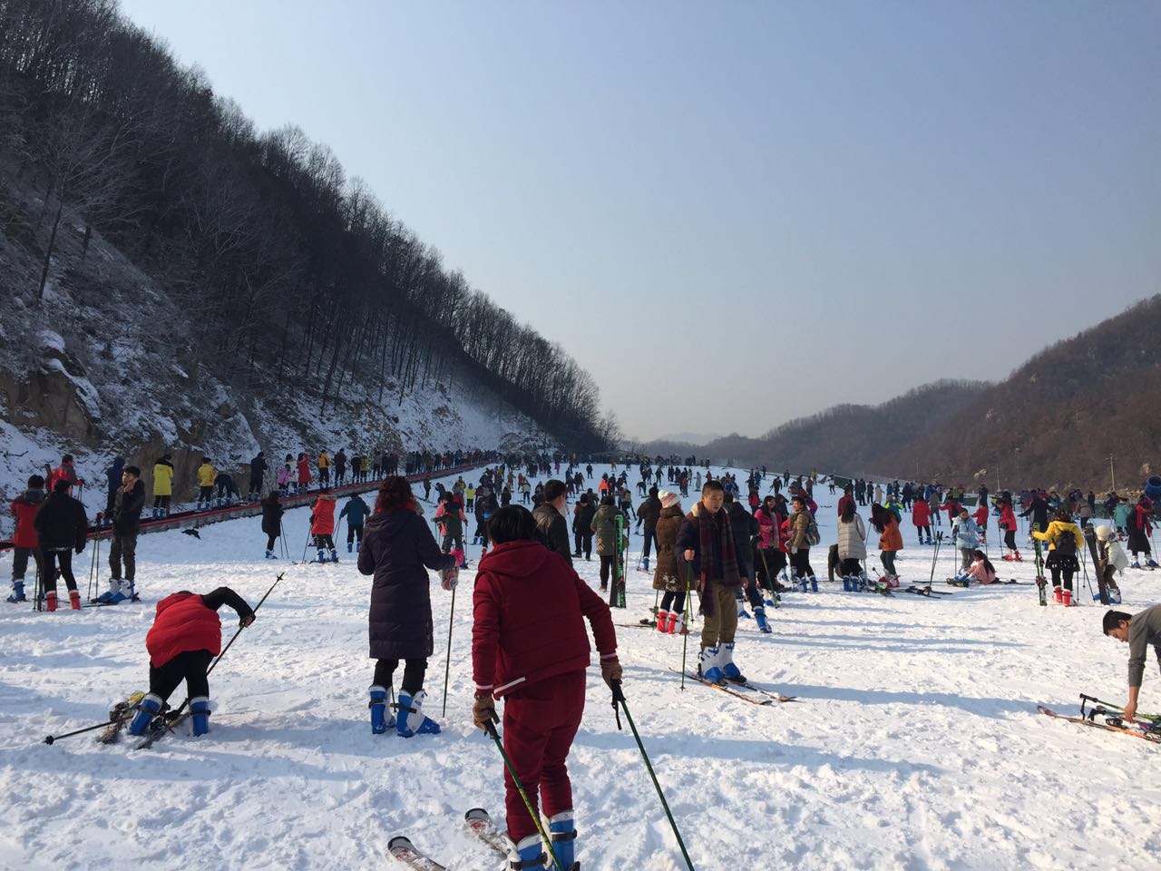 河南平頂山大峽谷滑雪場游樂場成功開幕，河北迪特加油助威